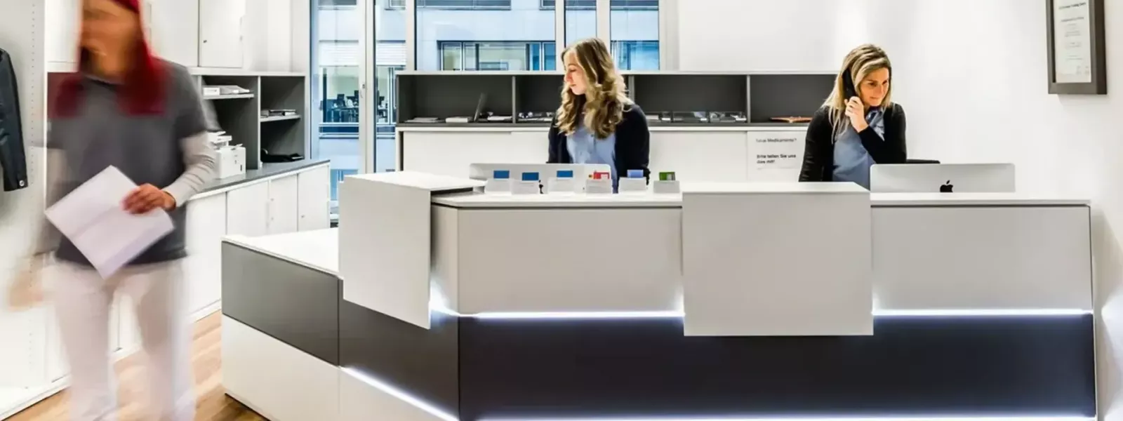 OZ-Theresie Orthopädie Zentrum Praxisempfang mit Mitarbeitern